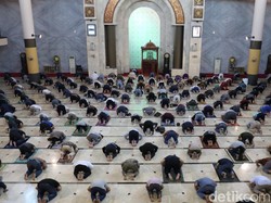 DMI Atur Salat Jumat 2 Gelombang yang Didasarkan Ganjil-Genap Nomor HP