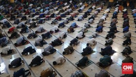 2.000 Jemaah Hadiri Salat Jumat Perdana Masjid Raya Bandung