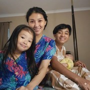 5 Artis Hobi Pakai Daster di Rumah, Tetap Cantik dan Memesona