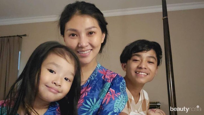 5 Artis Hobi Pakai Daster di Rumah, Tetap Cantik dan Memesona