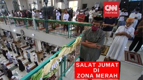VIDEO: Ibadah Solat Jumat di Zona Merah DKI Jakarta