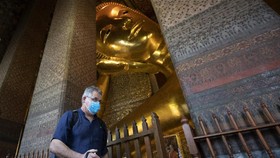 Khawatir Covid, Kuil di Bangkok Larang Turis Asing Masuk