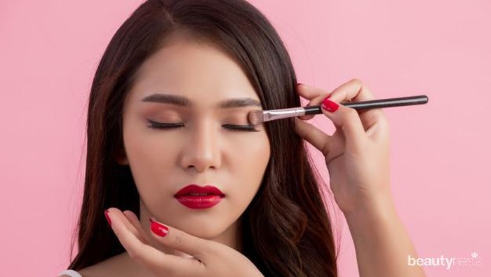 7 Kesalahan Makeup yang Bikin Wajah Terlihat Tua