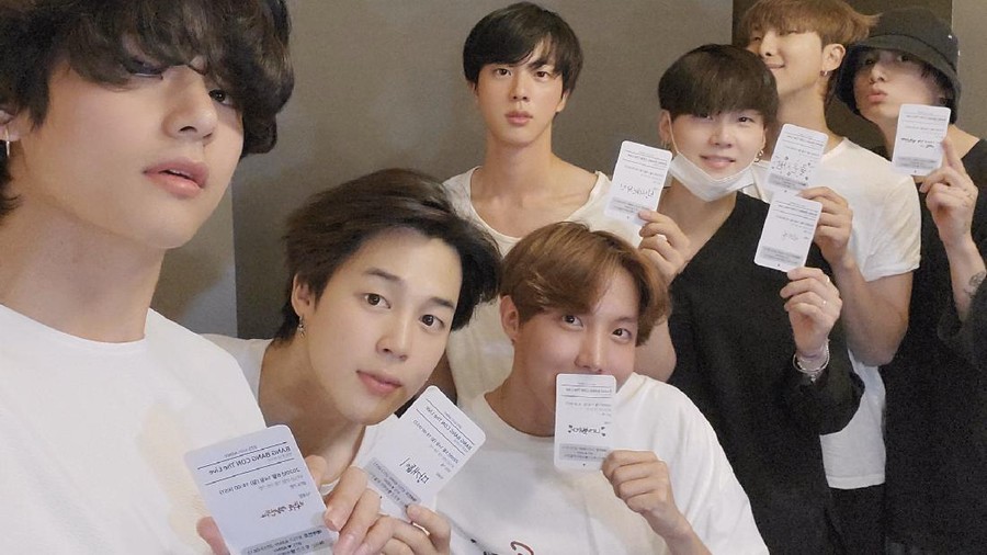 BTS https://twitter.com/imschasht/status/1271803700491640833