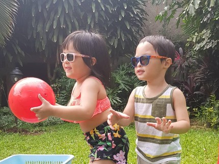 7 Potret Seru & Kompaknya Tatjana-Bima, Anak Kembar Cynthia Lamusu