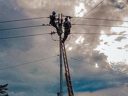 Layang-layang Jadi Penyebab Matinya Listrik 8 Kabupaten di Jatim
