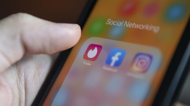 Di China, Tinder tidak sekadar menjadi 'biro jodoh', tapi juga sebagai tempat untuk mencari pekerjaan. Simak kisahnya.