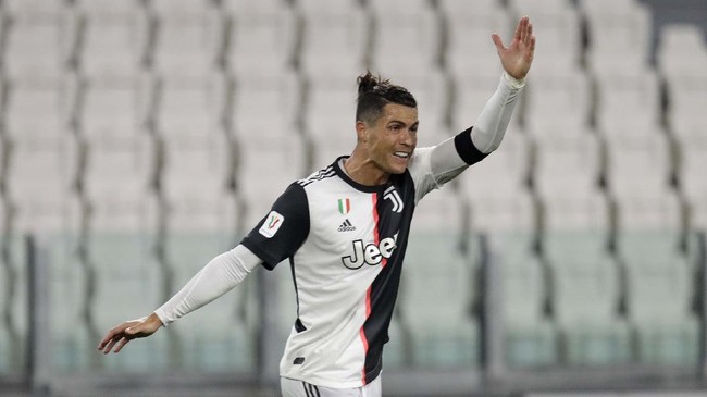 Juventus' Cristiano Ronaldo reacts during an Italian Cup second leg soccer match between Juventus and AC Milan at the Allianz stadium, in Turin, Italy, Friday, June 12, 2020. The match was being played without spectators because of the coronavirus lockdown. (AP Photo/Luca Bruno)