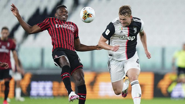 AC Milan's Rafael Leao, left, and Juventus' Matthijs De Ligt vie for the ball during an Italian Cup second leg soccer match between Juventus and AC Milan at the Allianz stadium, in Turin, Italy, Friday, June 12, 2020. The match was being played without spectators because of the coronavirus lockdown. (Spada/LaPresse via AP)
