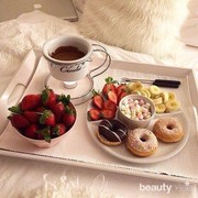 Lagi Galau? Hindari 5 Makanan Ini Agar Gak Makin Bad Mood!