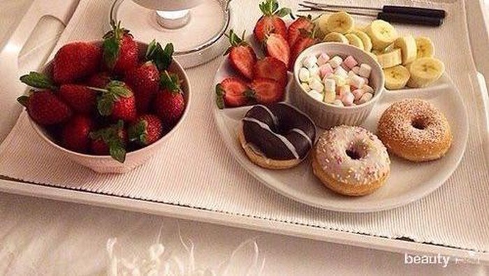 Lagi Galau? Hindari 5 Makanan Ini Agar Gak Makin Bad Mood!