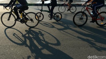 Viral Video Sepeda Brompton Masuk Cafe di Semarang