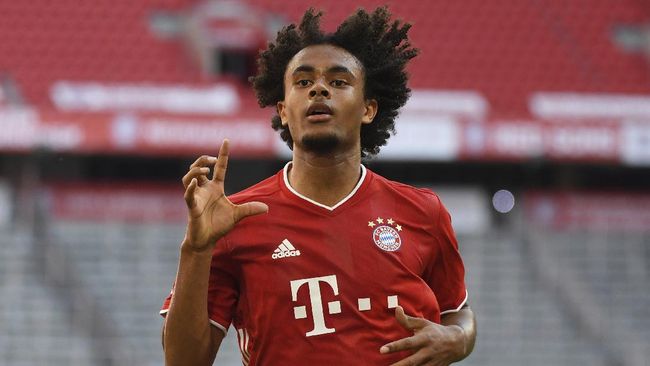 Bayern's Joshua Zirkzee celebrates the opening goal during the German Bundesliga soccer match between Bayern Munich and Borussia Moenchengladbach in Munich, Germany, Saturday, June 13, 2020. Because of the coronavirus outbreak all soccer matches of the German Bundesliga take place without spectators. (Matthias Balk/Pool via AP)
