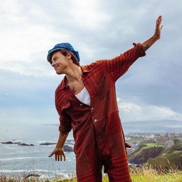 Tunda Tur Konser Karena Corona, Harry Styles Fokus Lawan Rasisme