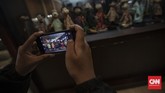 Museum Di Jakarta Dibuka Kembali Pengunjung beraktivitas saat mengunjungi Museum Wayang di Kawasan Kota Tua, Jakarta, Minggu, 14 Juni 2020. Sejumlah museum kembali dibuka untuk umum dalam masa Pembatasan Sosial Berskala Besar (PSBB) transisi fase pertama di Jakarta hingga 14 Juni 2020 dengan menerapkan protokol kesehatan bagi pengunjung. CNN Indonesia/Bisma Septalisma