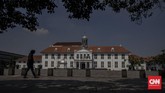 Museum Di Jakarta Dibuka Kembali Pengunjung beraktivitas saat mengunjungi Museum Wayang di Kawasan Kota Tua, Jakarta, Minggu, 14 Juni 2020. Sejumlah museum kembali dibuka untuk umum dalam masa Pembatasan Sosial Berskala Besar (PSBB) transisi fase pertama di Jakarta hingga 14 Juni 2020 dengan menerapkan protokol kesehatan bagi pengunjung. CNN Indonesia/Bisma Septalisma