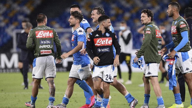 Napoli players celebrate at the end of the Italian Cup second leg semifinal soccer match between Napoli and Inter Milan, at the Naples San Paolo Stadium, Italy, Saturday, June 13, 2020. Napoli advances to the final on a 2-1 aggregate and will play Juventus in Rome Wednesday, June 17. (Cafaro/LaPresse via AP)