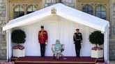 Pawai Ulang Tahun Ratu Elizabeth II Britain's Queen Elizabeth II attends a ceremony to mark her official birthday at Windsor Castle in Windsor, England, Saturday June 13, 2020. Queen Elizabeth II’s birthday is being marked with a smaller ceremony than usual this year, as the annual Trooping the Color parade is canceled amid the coronavirus pandemic. (Joanne Davidson/Pool via AP)