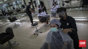 FOTO: Salon Kembali Buka di Masa New Normal