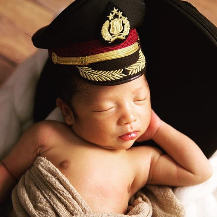<p>Sang putra yang berjenis kelamin laki-laki itu lahir pada Juni 2019 lalu dan diberinama R. Razeindra Zavier Mahapoetra Wibisono. (Foto: Instagram @e_frestya)</p>