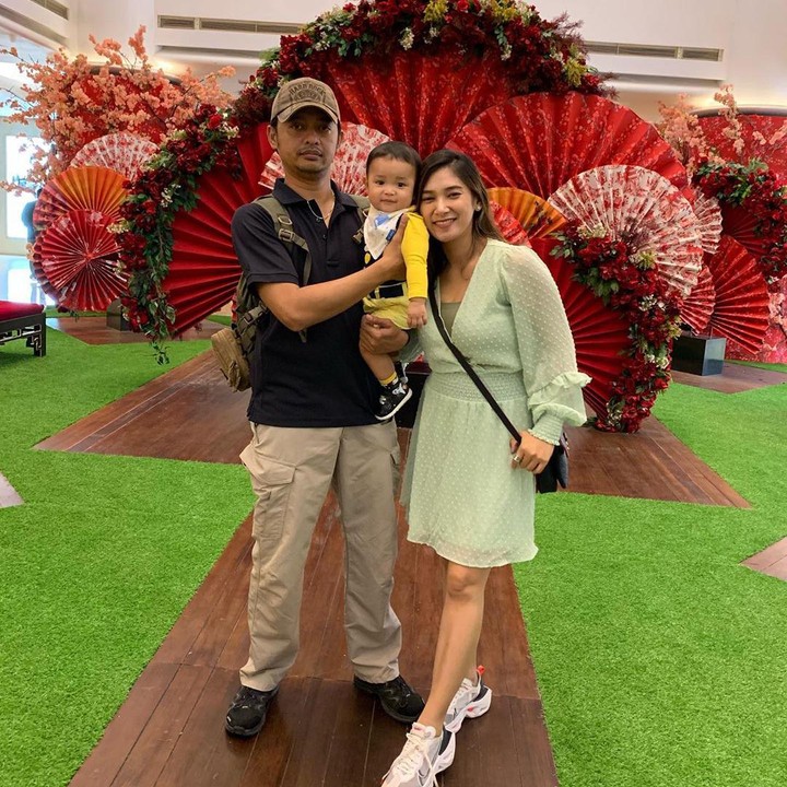 <p>Melalui akun Instagram miliknya, Briptu Eka Frestya kerap membagikan momen kebersamaan dengan suami dan sang putra. (Foto: Instagram @e_frestya)</p>