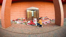 Kisah Fan Diejek karena Gagal Tonton Liverpool di Anfield