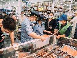 Ikan Salmon Dikaitkan dengan Lonjakan Kasus Corona di Beijing
