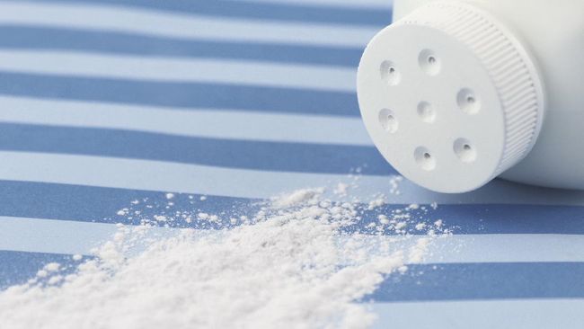 J&J Ganti Bahan Bedak dengan Tepung Maizena Usai Digugat karena Kanker Johnson & Johnson mengganti bahan bedak dari talc menjadi tepung maizena mulai tahun depan. Kebijakan dilakukan usai mereka dituntut terkait kanker.