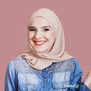 Ingin Tampil dengan Style Hijab Feminine Saat ke Kantor? Yuk, Intip Tips Berikut Ini