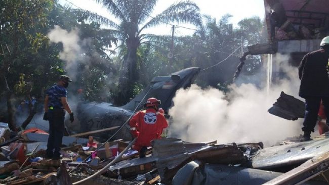 Pesawat TNI AU yang jatuh di Kabupaten Kampar yang berbtasan dengan Kota Pekanbaru, Senin pagi (15/6/2020). (ANTARA/HO-netizen)