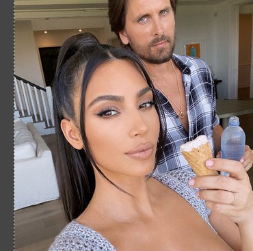 Kim Kardashian Pamer Foto Kumpul Keluarga di Ultah Scott Disick