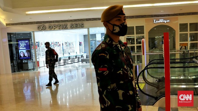 TNI diterjunkan langsung ke lapangan untuk membina masyarakat dalam hal pencegahan penyeberan virus corona yang semakin masif.