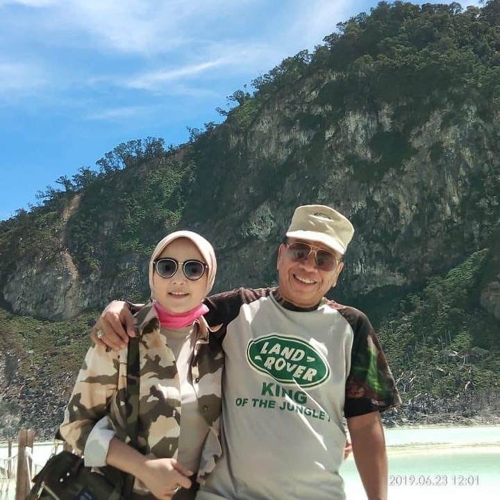 <p>29 tahun menjalin rumah tangga, Miing dan istri dikaruniai lima anak. (Foto: Instagram @lisma_gumelar)</p>