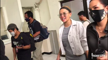 Hadiri Sidang Tuntutan Kasus KDRT, Nikita Mirzani Santai dan Tertawa