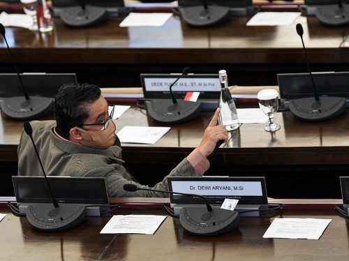 Walau masih di tengah masa reses, Komisi II DPR tetap mulai bahas RUU Pemilu pekan depan di awal November. Apa