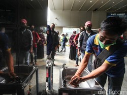 RI Melangkah ke Era Endemi Sembari Pegang Kunci Hidup Bersama Corona