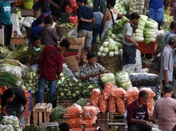 Anies Sarankan Transaksi Cashless di Pasar, Pedagang Mau?