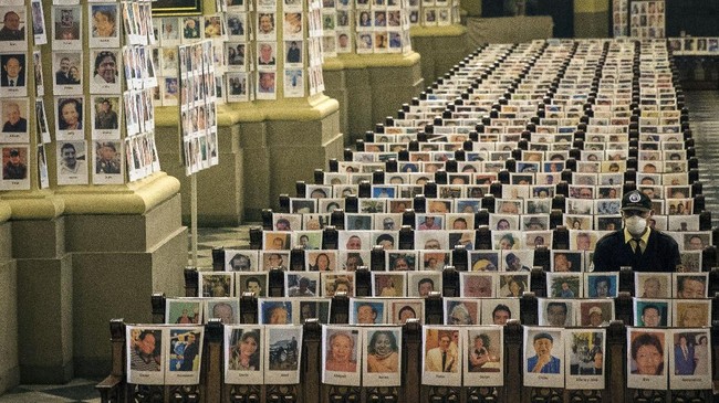FOTO: Ribuan Wajah Korban Corona Mengisi Gereja Katedral Peru