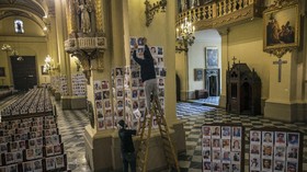 FOTO: Ribuan Wajah Korban Corona Mengisi Gereja Katedral Peru
