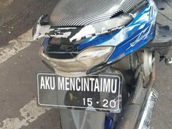 Polisi Tilang Motor Berpelat AKU MENCINTAIMU di Garut