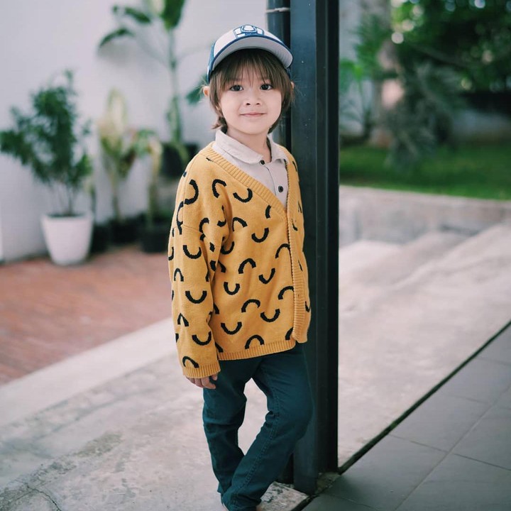 Awal Ringgo Agus memberitahu publik soal nama anak, tak jarang netizen menilai nama Bjorka begitu unik. Namun, rupanya Ringgo terinspirasi dari nama Bjork, penyanyi asal Islandia. (Foto: Instagram @sabaidieter)