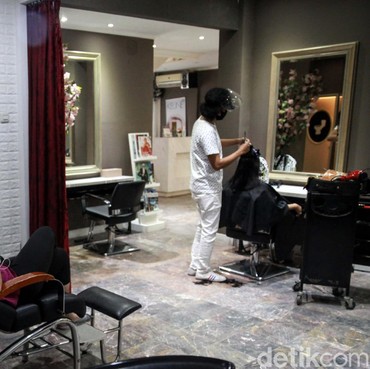 Aturan Jaga Jarak di Salon Selama PSBB Transisi Jakarta