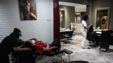 img-title Aturan Jaga Jarak di Salon Selama PSBB Transisi Jakarta