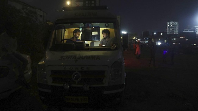 FOTO: Hari-hari Sopir Ambulans India di Tengah Pandemi Corona