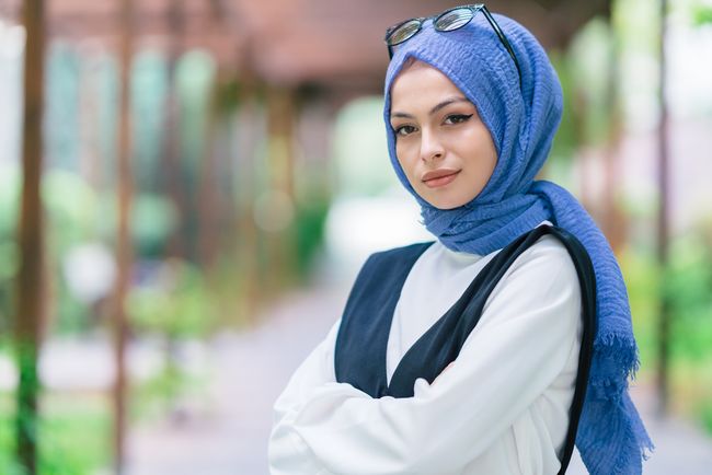 5 Trik OOTD Hijab yang Bikin Bunda Terlihat Lebih Tinggi