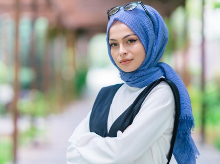 5 Trik OOTD Hijab yang Bikin Bunda Terlihat Lebih Tinggi