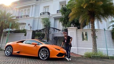 img-title Melaney Ricardo Heran Banyak Tisu Bekas di Mobil Mewah Hotman Paris