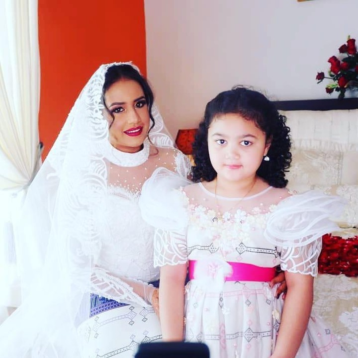 <p>Hubungan harmonisnya tak hanya sampai Atha dan Krisdayanti saja, anak-anaknya juga. Ini foto putrinya bersama Amora, putri Krisdayanti dan Raul Lemos. (Foto: Instagram @shechahsagran)</p>