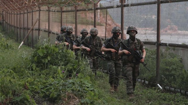 Menteri Pertahanan Korsel, Lee Jong Sup, tengah menyiagakan militer untuk menghadapi ancaman provokasi Korea Utara di masa mendatang, Kamis (11/8).