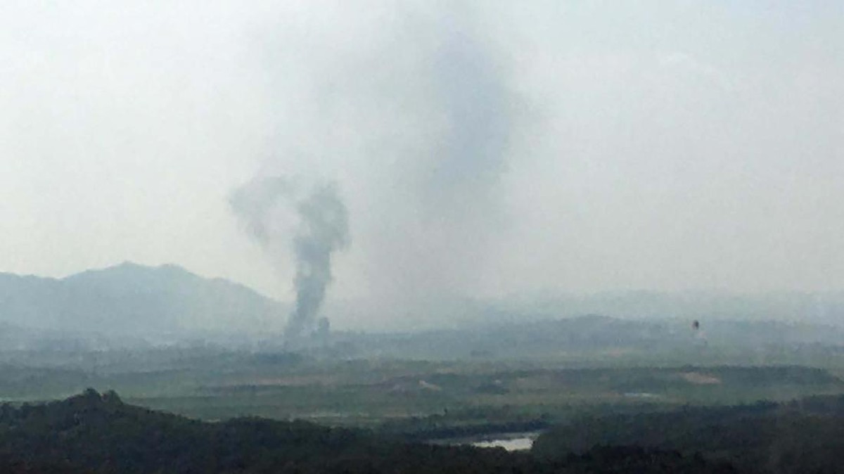 FOTO: Korut Ledakkan Kantor Penghubung, Tentara Korsel Siaga